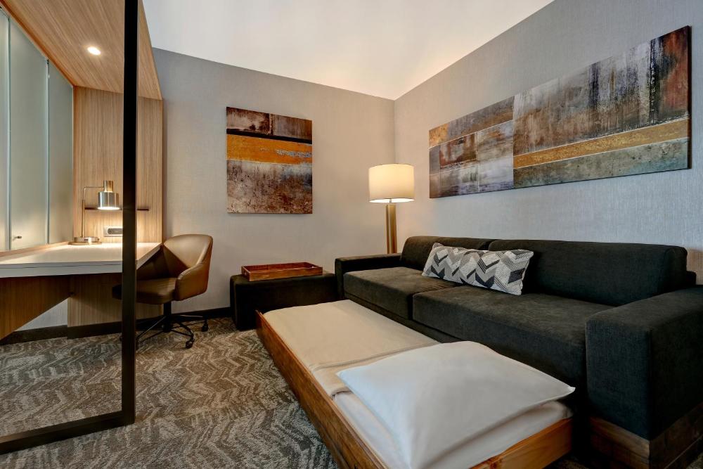 Suite, 2 Queen, Trundle bed interior